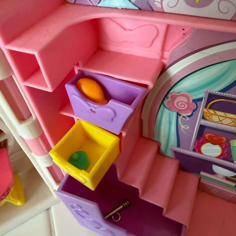 Disney Princess Playset Little Kingdom Play 'n Carry Castle by Hasbro 2016 - Picture 7 of 13